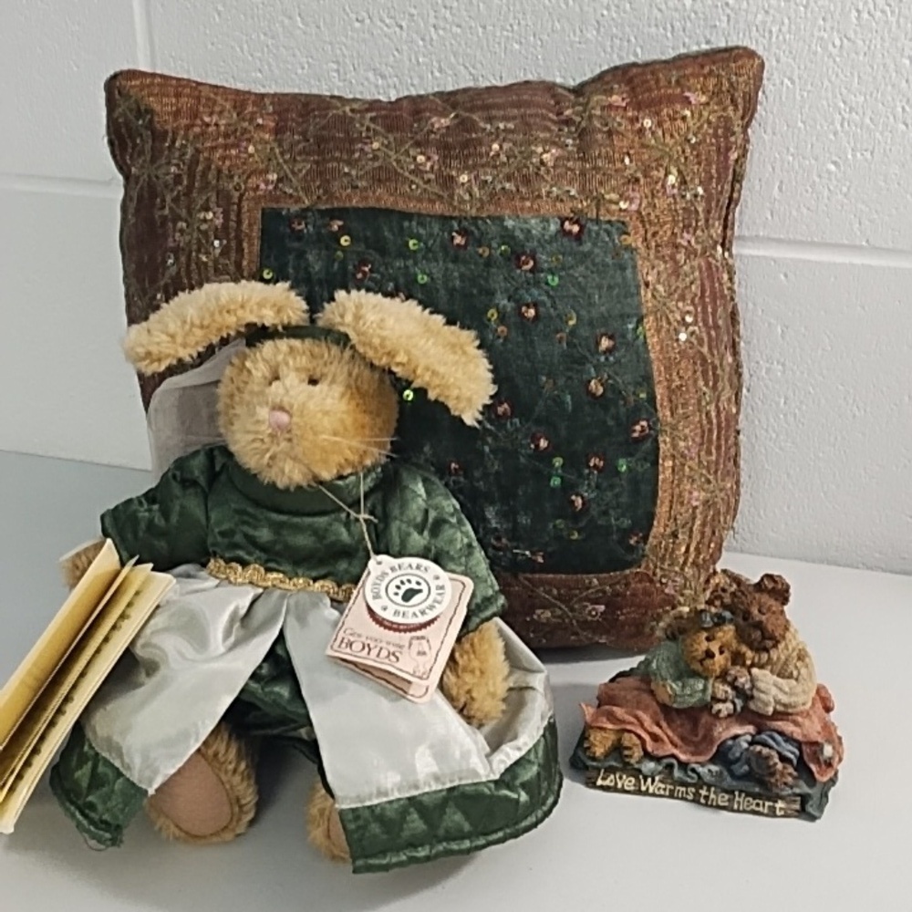 Emily Babbit Rabbit Boyds Bears Poseable Bunny Book Pillow Snuggle up Figurine